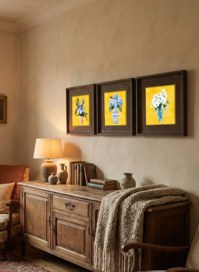 لوحة مجموعة من ٣ لوحات كانفاس على إطار خشبي مع إطار خارجي كلاسيكي بني بتصميم مزهريات زاهية